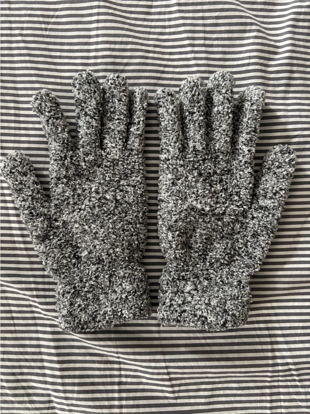 Plush Heathered Gray Women's Knit Gloves with Button Detail